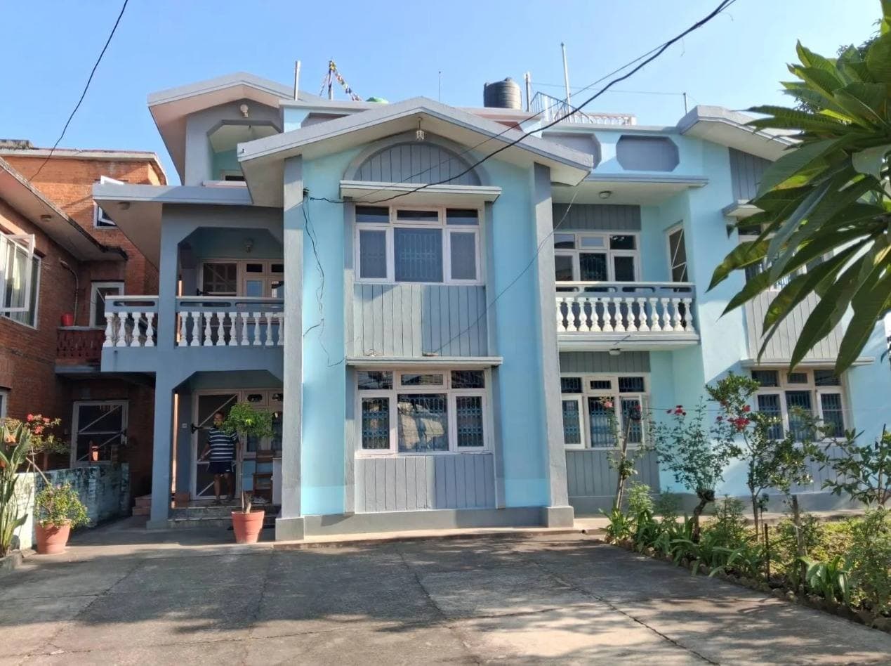 5 Bedroom House Parking Space Available For Rent, photo 1 of 5