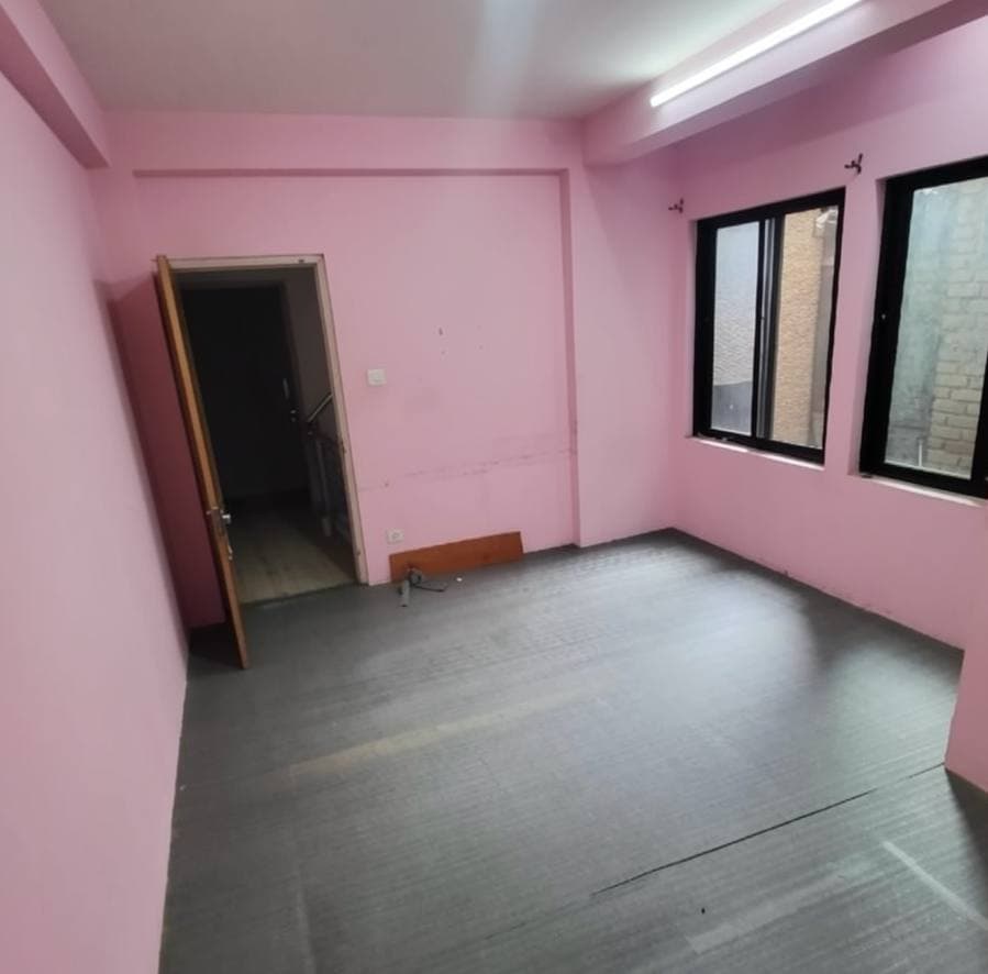 Single room rent ( with attach bathroom) at Thamel, photo 1 of 2