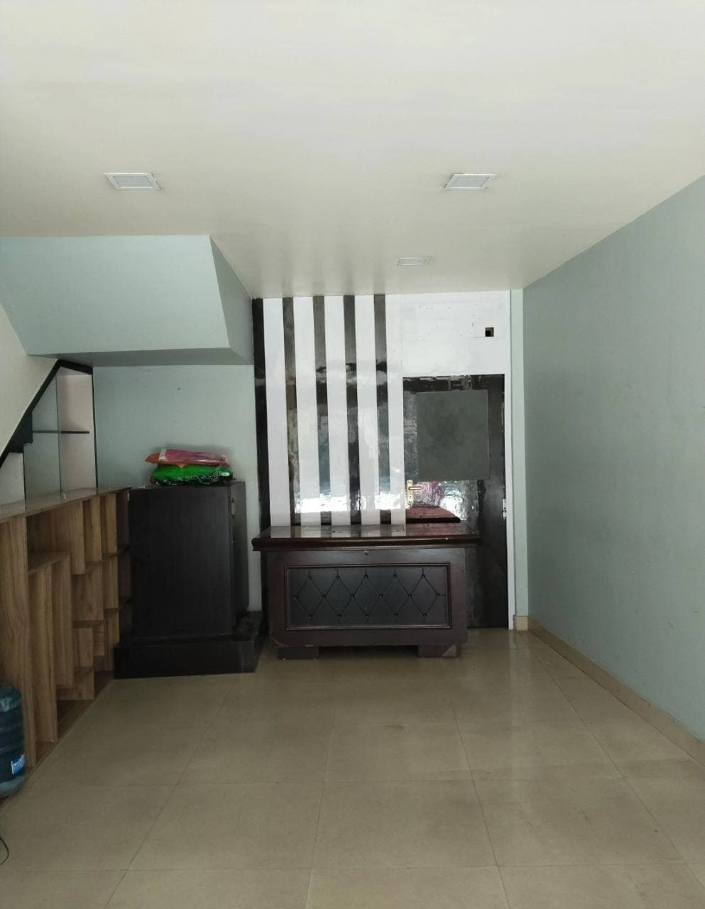 Shutter on rent at Gairidhara, photo 1 of 2